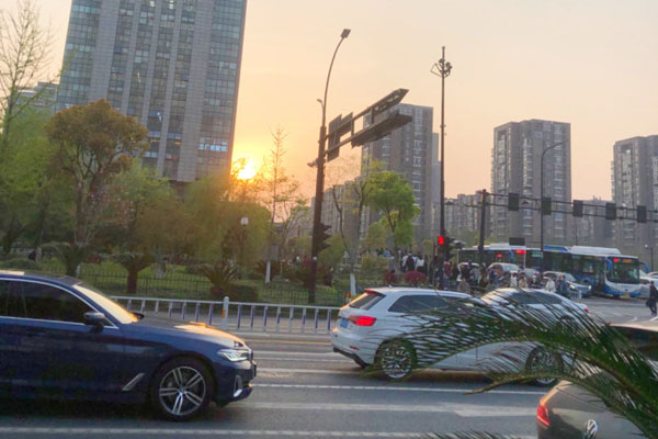 《山東省汽車行業(yè)穩(wěn)增長工作方案》印發(fā) 2026年度新能源汽車產(chǎn)量達(dá)到120萬輛左右