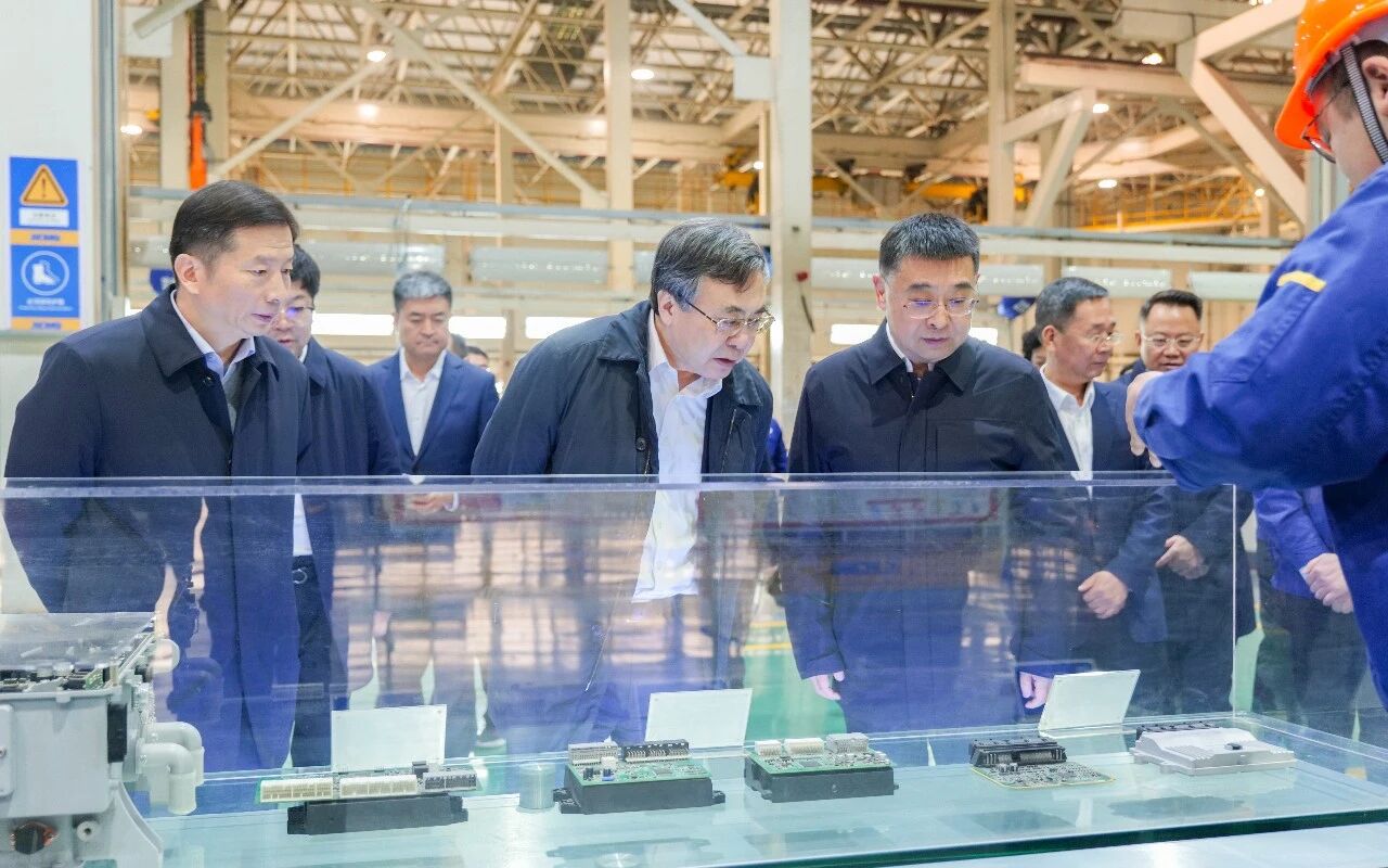 中國(guó)郵政集團(tuán)黨組書記、董事長(zhǎng)劉愛(ài)力一行到訪徐工